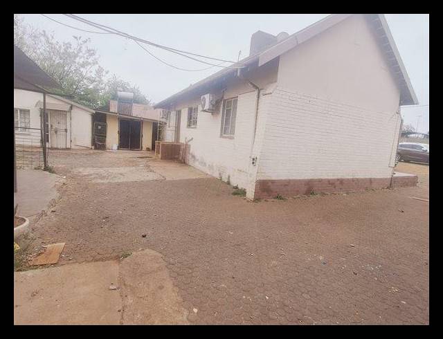 3 BEDROOM HOUSE FOR SALE IN RHODESFIELD